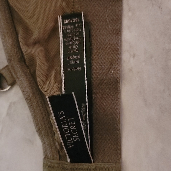 Victoria secret Bombshell add 2 cup others included will say 2 for $80 - Picture 3 of 3